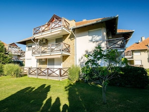 Plante, Ciel, Bâtiment, Fenêtre, Maison, Lot Terre, Arbre, Zone Résidentielle, Herbe, Immobilier