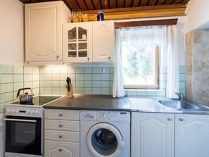 Cabinetry, Propriété, Evier, Buanderie, Blanc, Bleu, Comptoir, Cuisinière, Cuisine, Bois