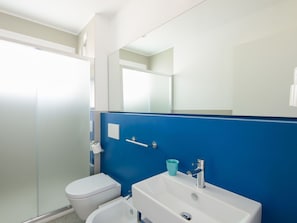 Armatur, Wand, Badezimmer, Flooring, Interior Design, Bad Sink, Fussboden, Sinken, Zapfhahn, Decke