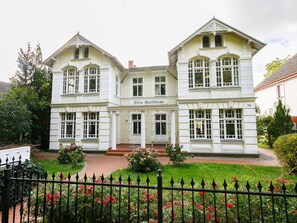 Plante, Ciel, FenĂȘtre, PropriĂ©tĂ©, BĂątiment, Fleur, ClĂŽture, Maison, Arbre