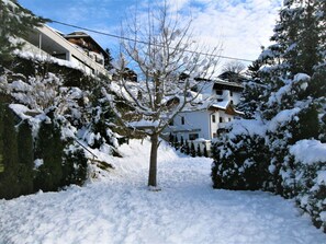 Snow, Sky, Cloud, Building, Plant, Branch, Twig, Tree, House, Slope