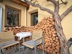 Propriété, Meubles, Fenêtre, Table, Bois, Design Intérieur, Plante, Bâtiment, Brindille, Tronc