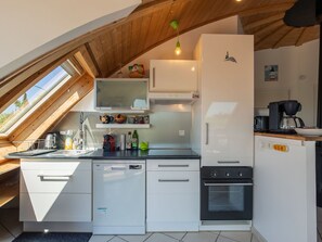 Cabinetry, Countertop, Eigentum, Gebäude, Küchengerät, Küche, Zapfhahn, Sinken, Spüle, Herd