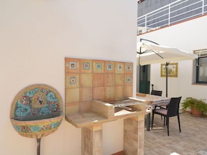 Plant, Building, Wood, Houseplant, Flooring, Floor, Flowerpot, Art, Living Room, Hardwood