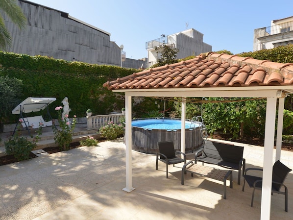 Plant, Property, Table, Sky, Building, Shade, Outdoor Furniture, Outdoor Table, Urban Design, Real Estate