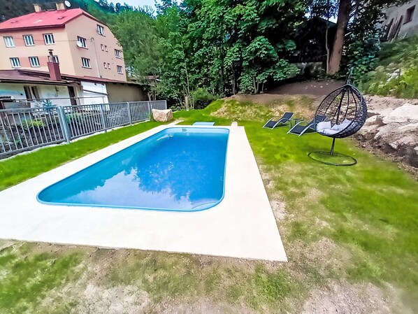 Water, Plant, Building, Swimming Pool, Shade, Grass, Tree, Land Lot, Rectangle, Leisure