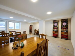 Table, Furniture, Chair, Wood, Window, Building, Interior Design, Living Room, Flooring, Floor