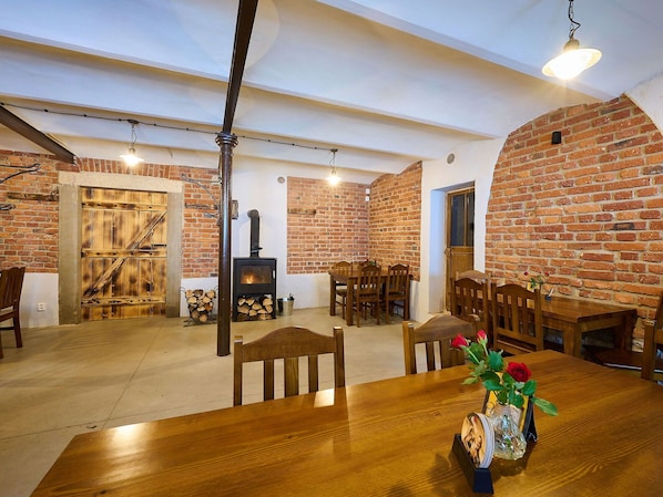 Furniture, Property, Wood, Table, Architecture, Chair, Flooring, Interior Design, Floor, Houseplant