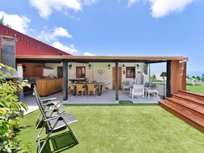Pflanze, Himmel, Eigentum, Wasser, Baum, Azurblau, Gebäude, Die Architektur, Arecales, Wohngebiet