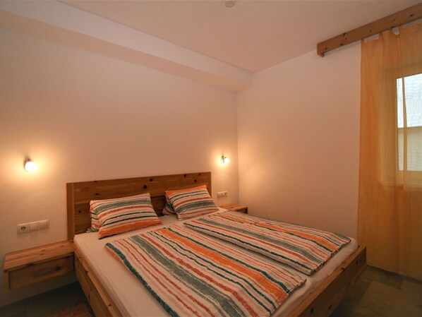 Eigentum, Möbel, Gebäude, Komfort, Fenster, Holz, Bettrahmen, Beleuchtung, Interior Design