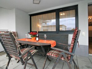 Möbel, Tabelle, Stuhl, Holz, Orange, Interior Design, Fenster, Flooring, Fussboden, Gebäude