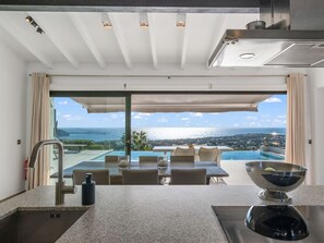 Ciel, Plante, Bâtiment, Fenêtre, Arbre, Piscine, Maison, Zone Résidentielle, Loisir, Design Urbain