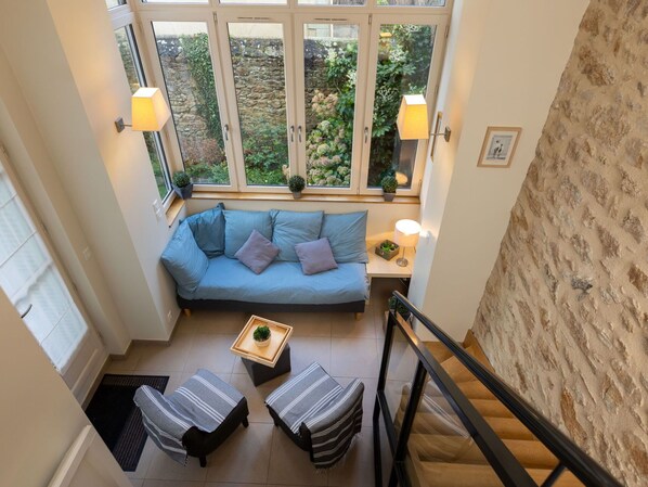 Ciel, Plante, Bâtiment, Fenêtre, Arbre, Piscine, Maison, Zone Résidentielle, Loisir, Design Urbain