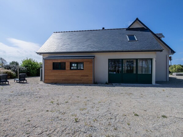Ciel, Bâtiment, Propriété, Fenêtre, Maison, Lot Terre, Bois, Nuage, Arbre, Chalet