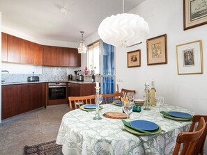 Table, Furniture, Property, Picture Frame, Cabinetry, Azure, Chair, Decoration, Tablecloth, Interior Design