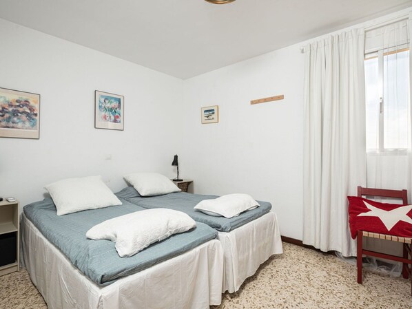 Möbel, Fenster, Komfort, Holz, Beleuchtung, Bilderrahmen, Fussboden, Gebäude, Flooring