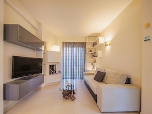 Möbel, Komfort, Holz, Interior Design, Gebäude, Kissen, Fussboden, Flooring, Schatten, Bettrahmen