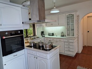 Tabelle, Möbel, Eigentum, Stuhl, Gebäude, Holz, Interior Design, Die Architektur, Fussboden, Flooring