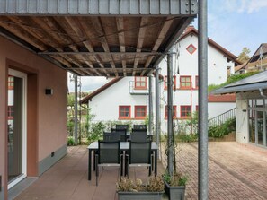 Plante, Bâtiment, Ombre, Porche, Fenêtre, Architecture, Bois, Ciel, Porte, Design Urbain