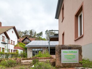 Plante, Ciel, Fenêtre, Bâtiment, Lot Terre, Arbre, Nuage, Herbe, Zone Résidentielle, Maison