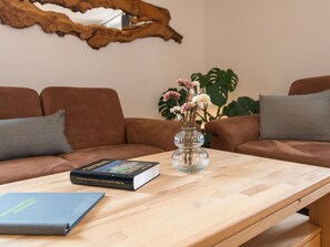 Table, Meubles, Canapé, Confort, Plante, Design Intérieur, Rectangle, Bois, Salon, Sol