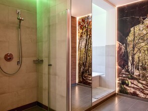 Duschkopf, Duschtür, Armatur, Interior Design, Dusche, Badezimmer, Holz, Gebäude, Brausenstange