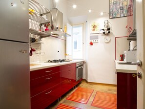 Cabinetry, Countertop, Küche, Interior Design, Beleuchtung, Gebäude, Schublade, Die Architektur, Fussboden, Flooring