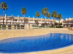 Water, Building, Sky, Swimming Pool, Tree, Plant, Arecales, Leisure, Resort Town, Real Estate