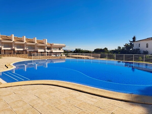 Water, Sky, Building, Swimming Pool, House, Outdoor Furniture, Shade, Leisure, Rectangle, Landscape