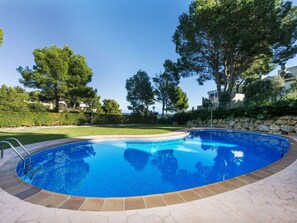 L'Eau, Propriété, Plante, Ciel, Piscine, Bleu Azur, Bleu, Arbre, Architecture, Ombre
