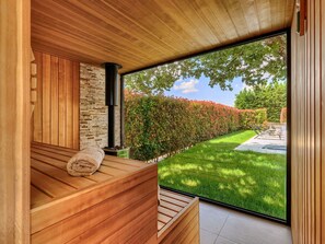 Pflanze, Gebäude, Eigentum, Fenster, Holz, Schatten, Interior Design, Baum, Veranda, Hütte