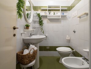 Zapfhahn, Armatur, Sinken, Bad Sink, Eigentum, Spiegel, Pflanze, Badezimmer, Lila, Interior Design