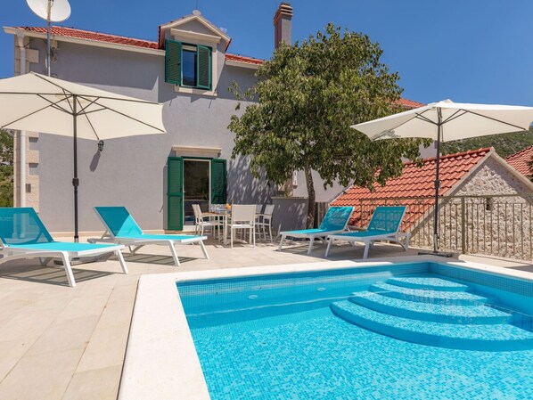 Property, Furniture, Sky, Water, Blue, Swimming Pool, Chair, Building, Azure, Sunlounger