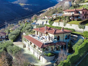 Plant, Building, Azure, Mountain, Tree, House, Urban Design, Neighbourhood, Natural Landscape, Residential Area