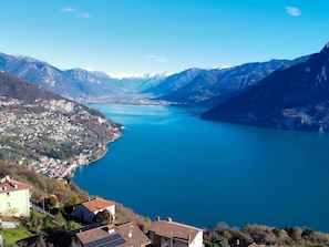 Water, Sky, Mountain, Water Resources, Cloud, Azure, Nature, Blue, Natural Landscape, Lake
