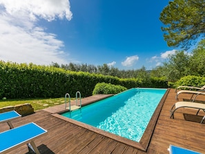 Water, Sky, Plant, Cloud, Property, Swimming Pool, Azure, Botany, Rectangle, Lighting