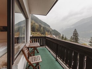Himmel, Eigentum, Gebäude, Wolke, Baum, Holz, Berg, Veranda, Freizeit, Haus