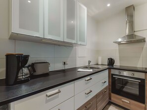 Cabinetry, Countertop, Eigentum, Gebäude, Küche, Herd, Interior Design, Schublade, Küchengerät