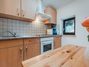 Cabinetry, Countertop, Eigentum, Möbel, Spüle, Sinken, Zapfhahn, Holz, Interior Design, Küche