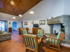 Bilderrahmen, Möbel, Couch, Gebäude, Holz, Beleuchtung, Interior Design, Flooring, Fussboden, Wohnzimmer