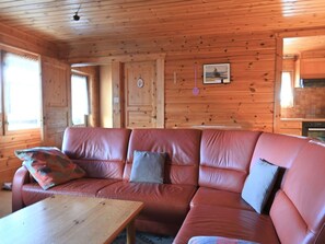 Eigentum, Couch, Fenster, Holz, Beleuchtung, Interior Design, Tabelle, Fussboden, Flooring, Holzbeize