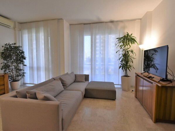 Pflanze, Eigentum, Möbel, Couch, Interior Design, Komfort, Zimmerpflanze, Schatten, Holz, Fussboden