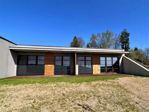 Building, Sky, Window, Plant, House, Tree, Wood, Shade, Land Lot, Cottage