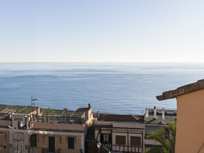 Ciel, L'Eau, Fenêtre, Bâtiment, Bleu Azur, Nuage, Plan D'Eau, Horizon, Design Urbain, Bois