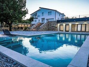 Water, Sky, Property, Blue, Swimming Pool, Plant, Azure, Tree, Building, House