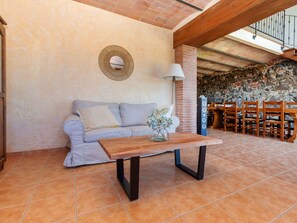 Eigentum, Möbel, Tabelle, Couch, Holz, Interior Design, Wohnzimmer, Pflanze, Die Architektur, Komfort