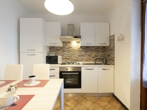 Countertop, Cabinetry, Property, Furniture, Kitchen Stove, Kitchen Appliance, Kitchen, Wood, Building, Interior Design