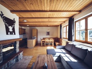 Fenster, Holz, Couch, Interior Design, Wohnzimmer, Fussboden, Gebäude, Flooring, Hartholz, Grundeigentum