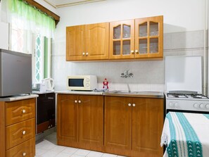 Cabinetry, Comptoir, Meubles, Propriété, Evier, Bâtiment, Évier, Cuisine, Tiroir, Bois