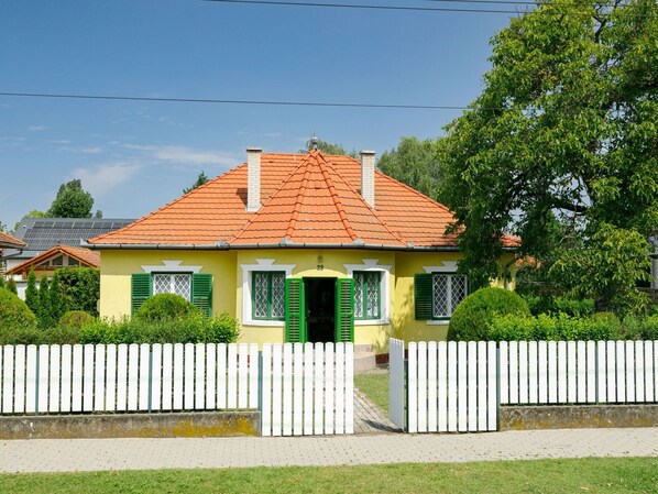 Plante, Propriété, Ciel, Fenêtre, Bâtiment, Arbre, Clôture, Palissade, Lot Terre, Maison
